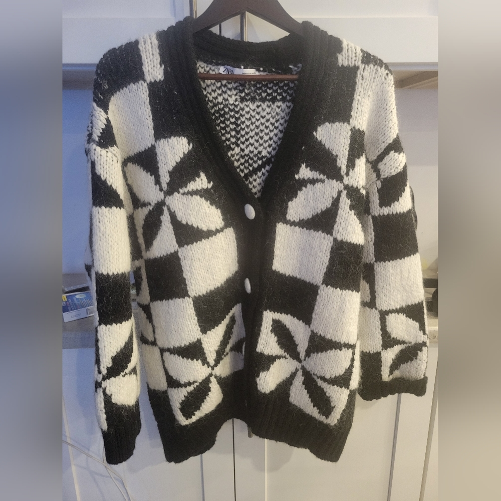Zara Black and White Geometric Knit Cardigan
